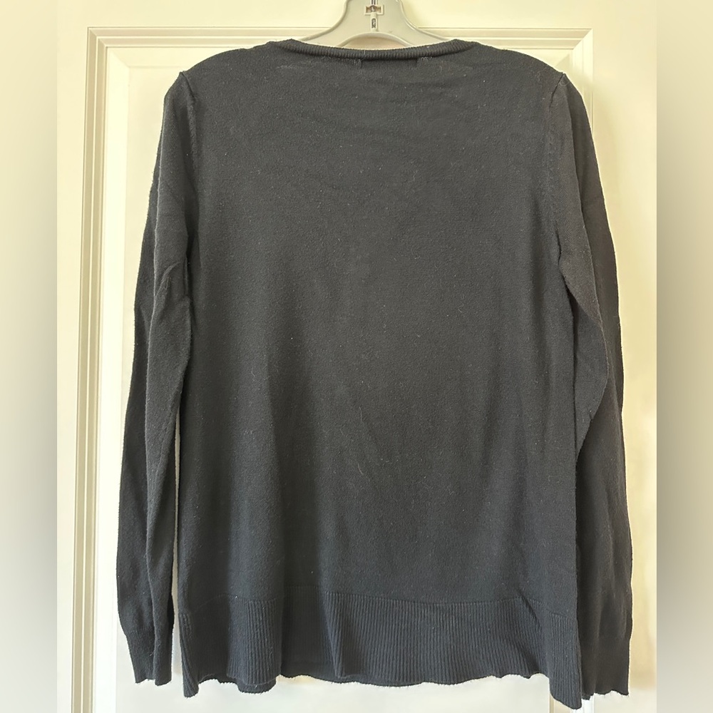 💚Mossimo Woman’s Black V-Neck Sweater - Picture 3 of 3